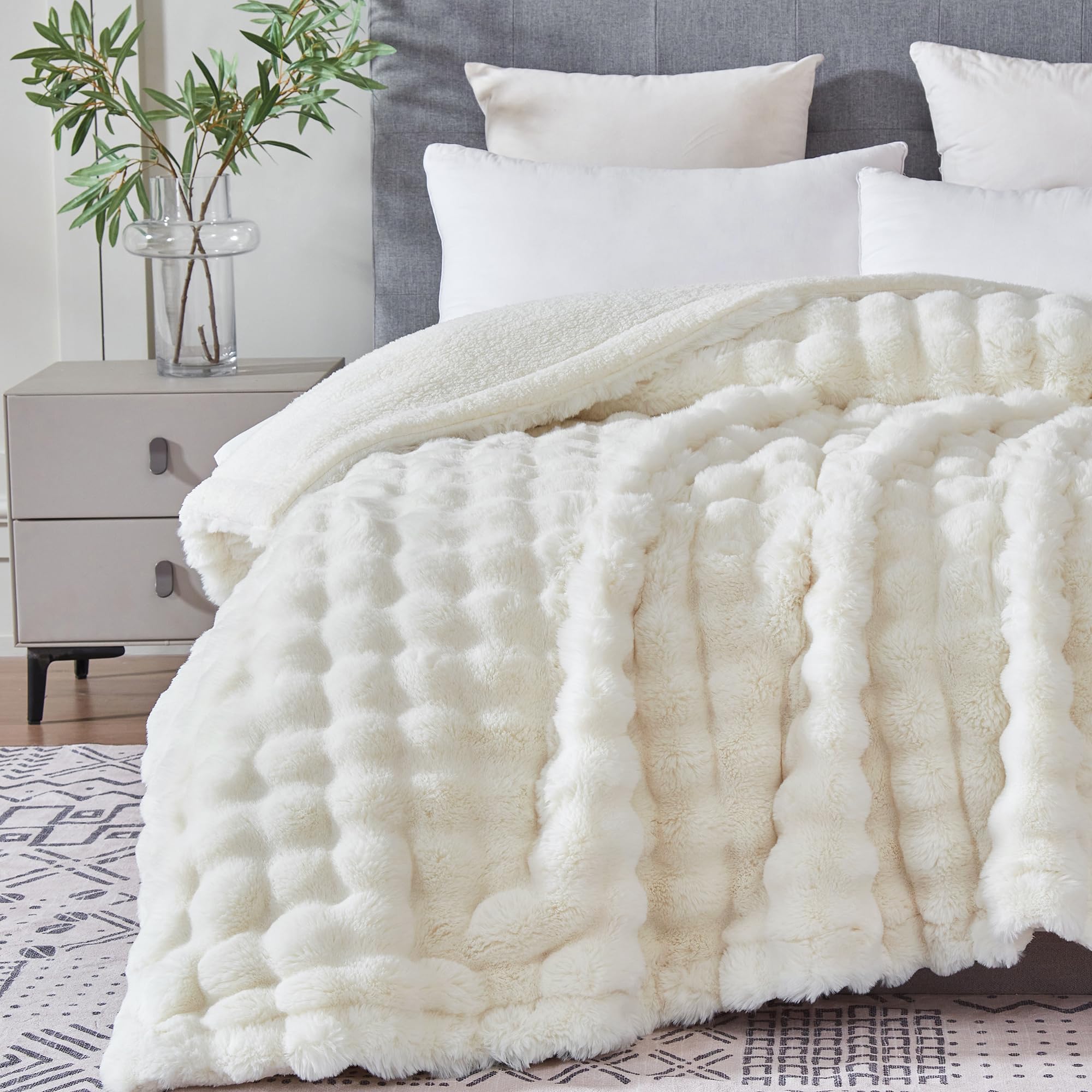 Serenhom plush faux fur front with sherpa reverse for extra warmth.