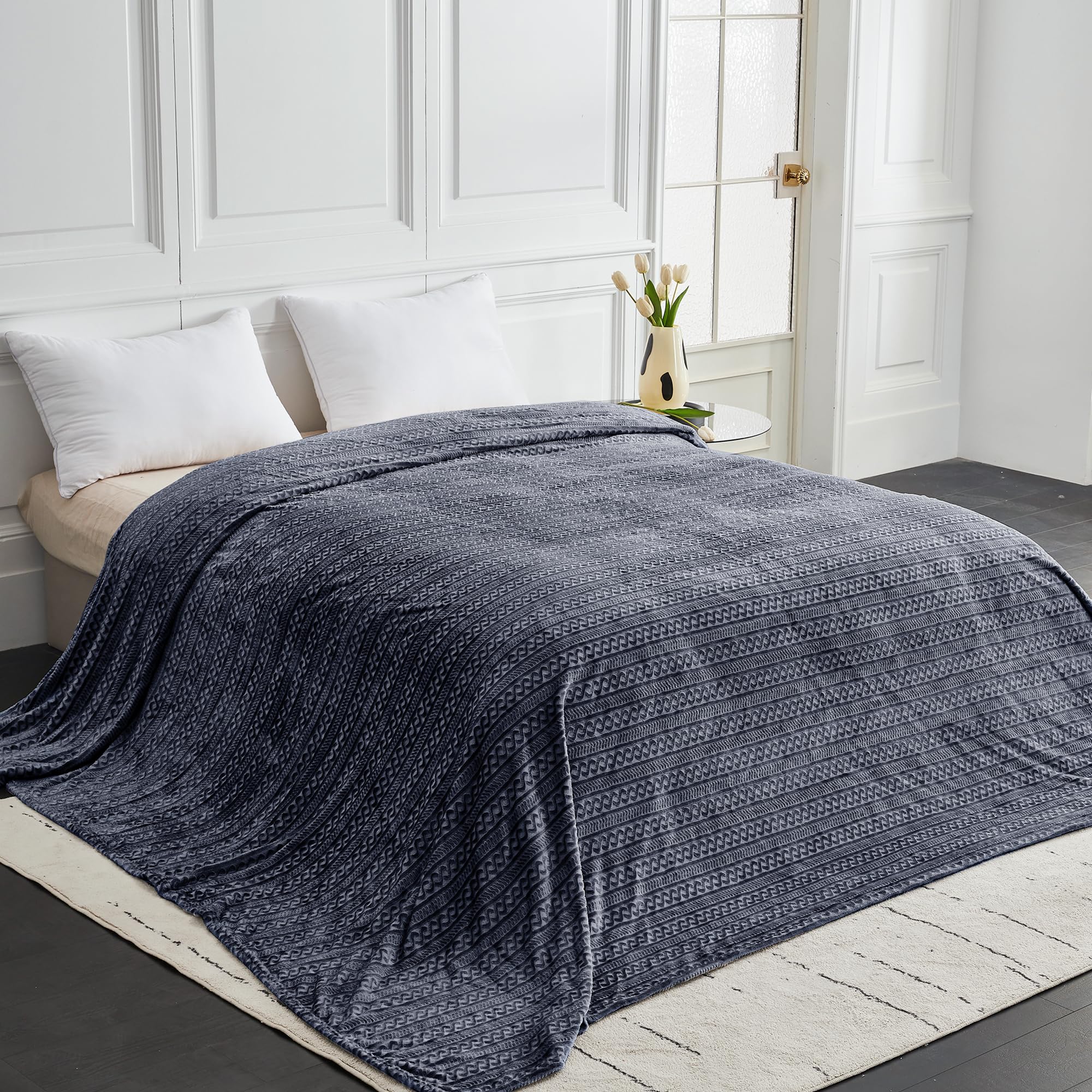 Seamless oversized design provides full coverage on beds and couches.