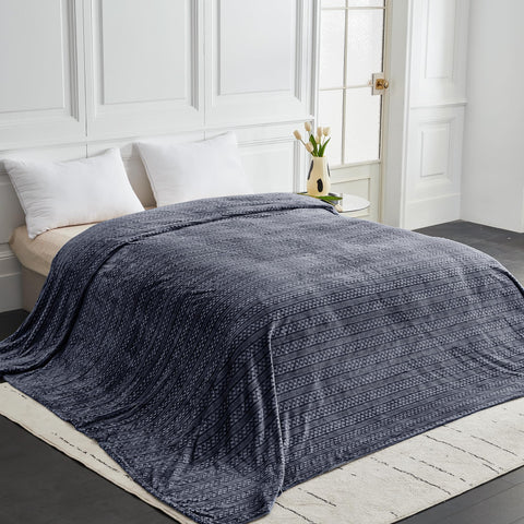 Seamless oversized design provides full coverage on beds and couches.