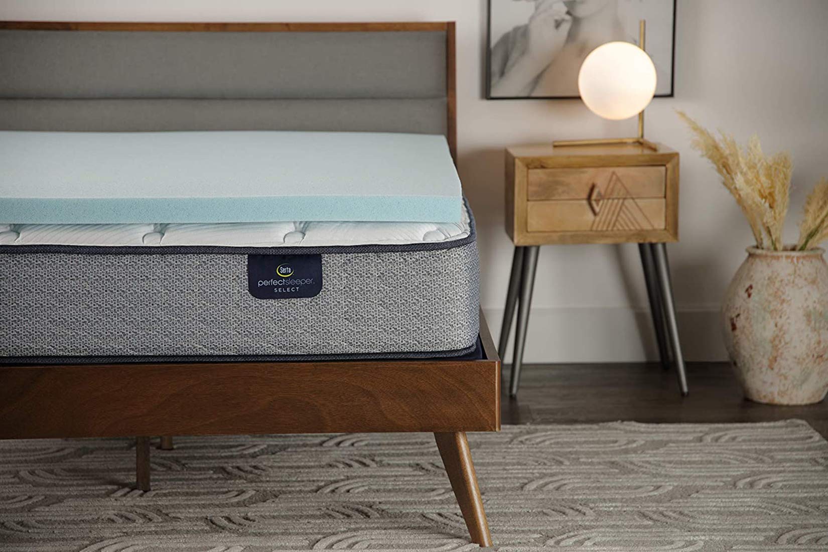 Serta ThermaGel cooling topper on queen-size setup