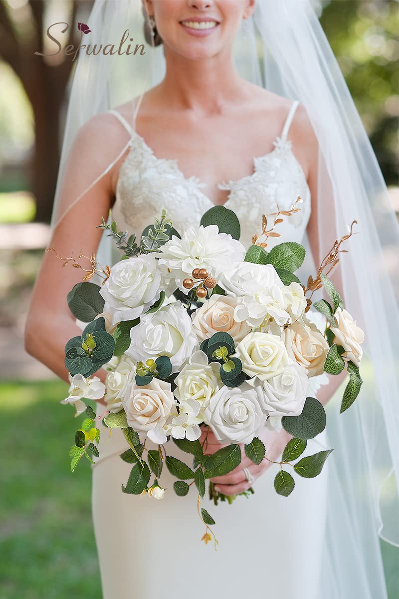 Serwalin soft lavender flowers provide delicate romantic accents.