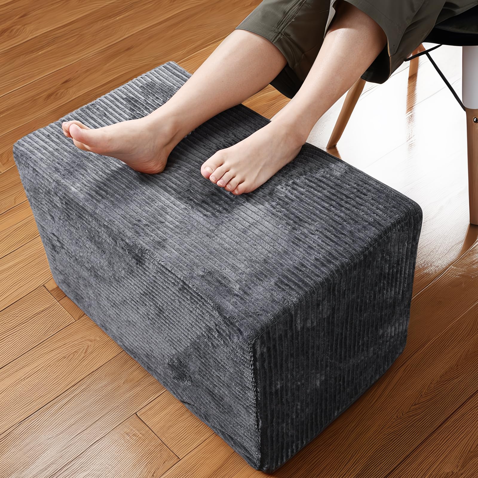 Setguopal rectangular pouf-foam-filled: versatile seating and footrest for cozy living areas.