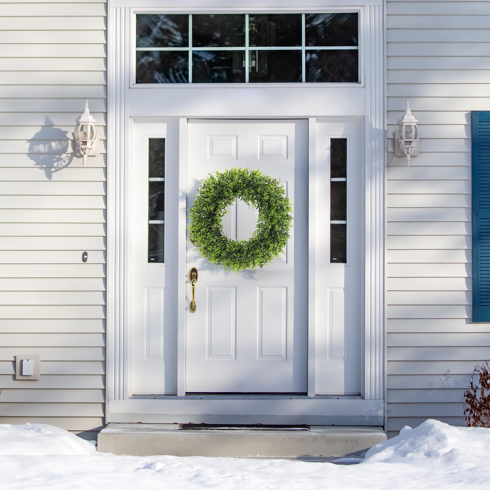 SEVENLOVE boxwood wreath packaged flat for safe shipping.