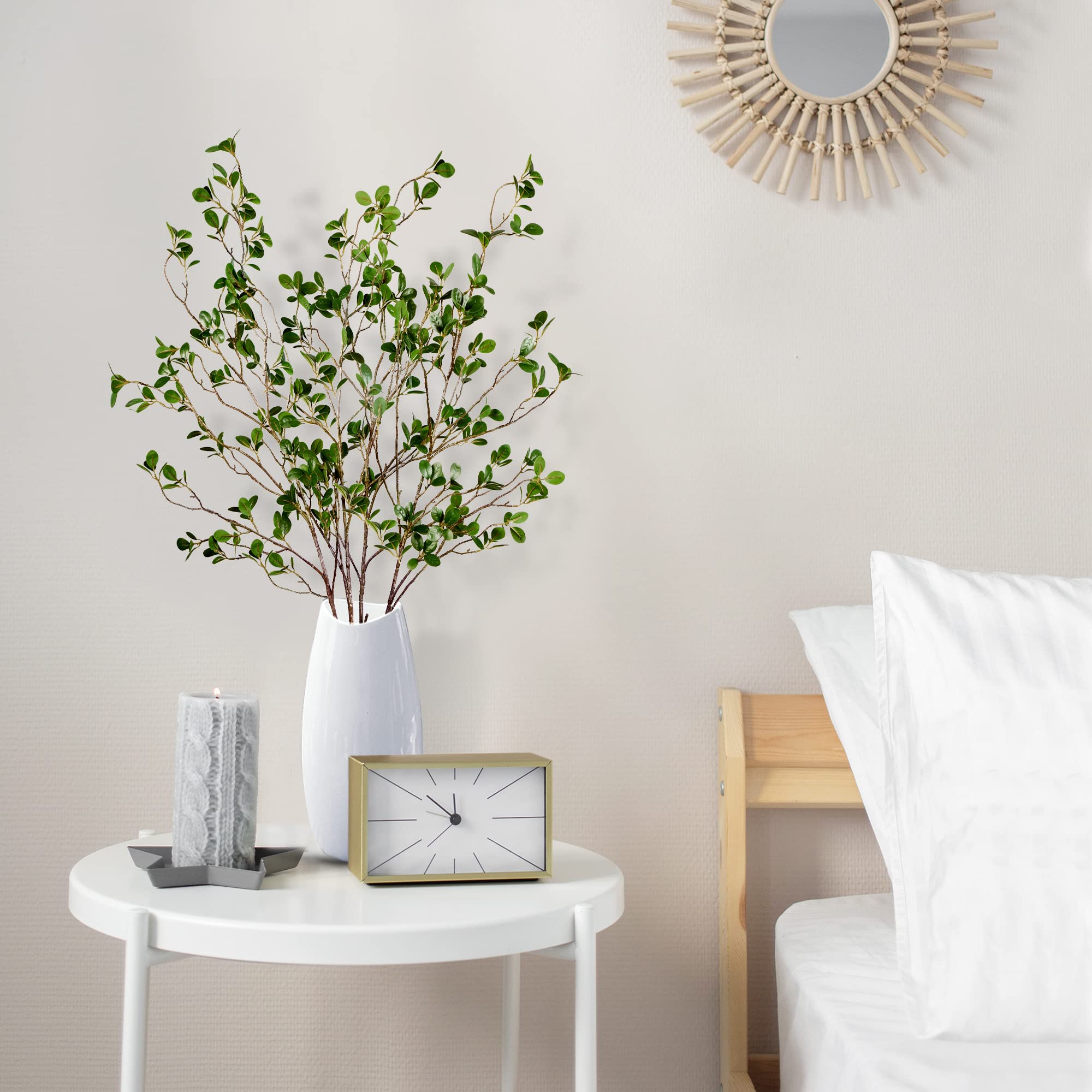 Sggvecsy greenery stems with brown core enable versatile display.