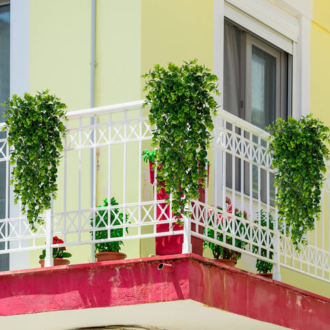 Sggvecsy realistic plastic greenery that stays vibrant over time.