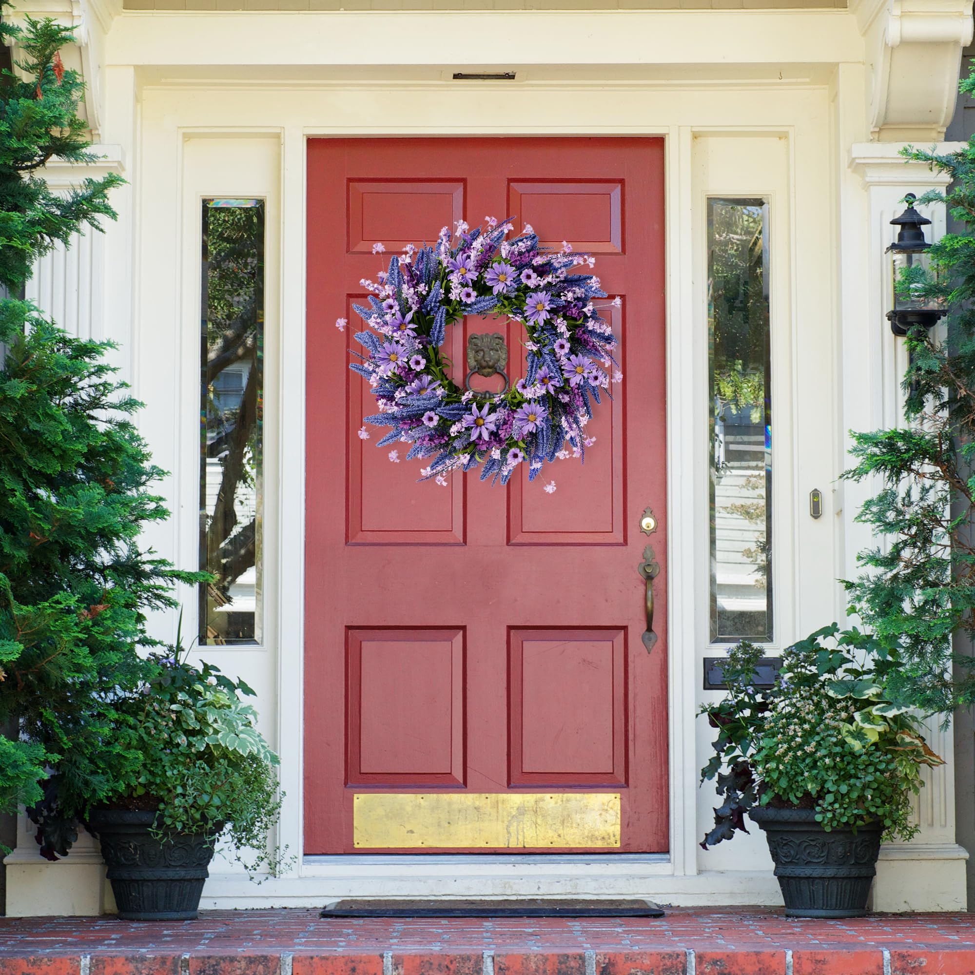 Sggvecsy floral wreath complements living room centerpieces.