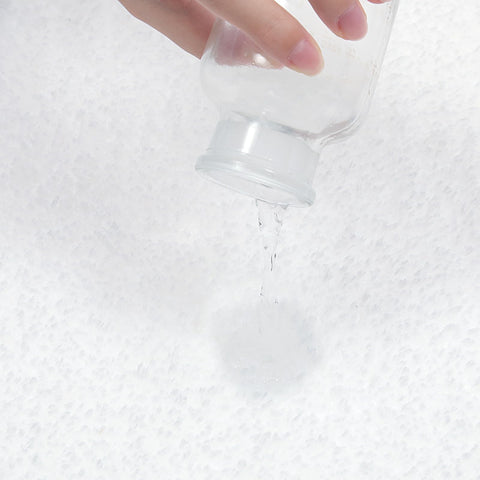 SHACOS microfiber absorbs water quickly to reduce puddles near showers.