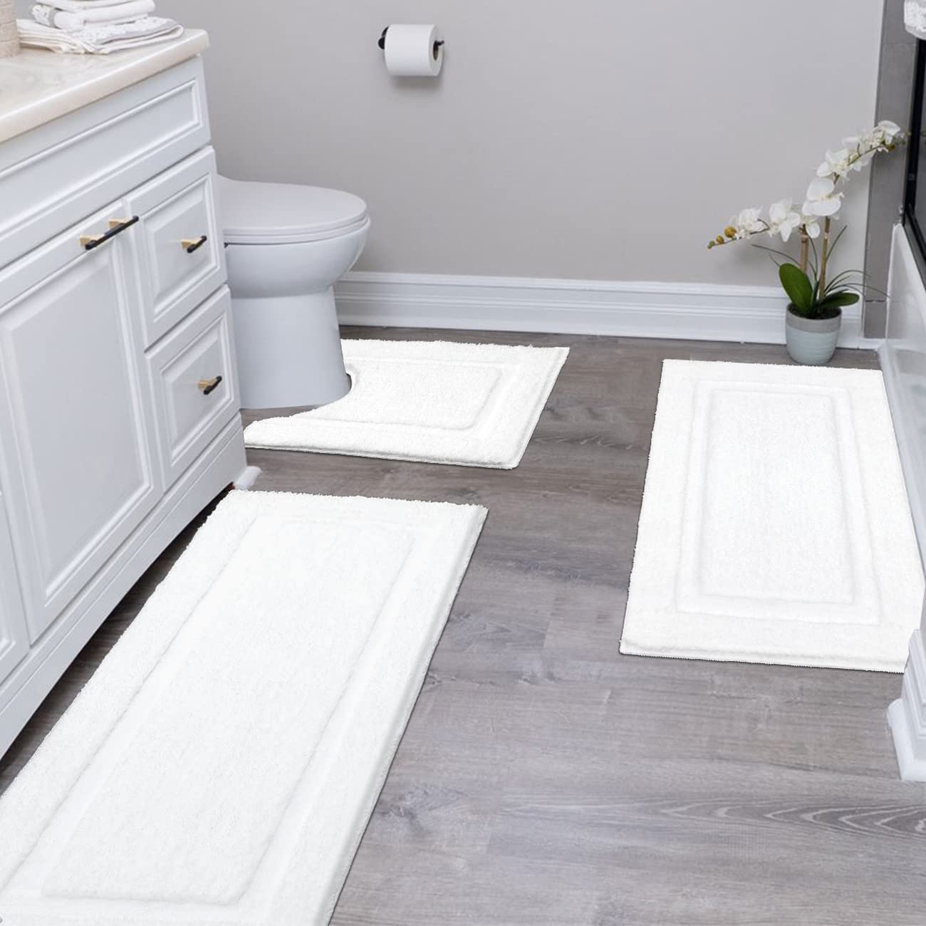 SHACOS white bathroom rug set 20x32, plush comfort underfoot after shower.