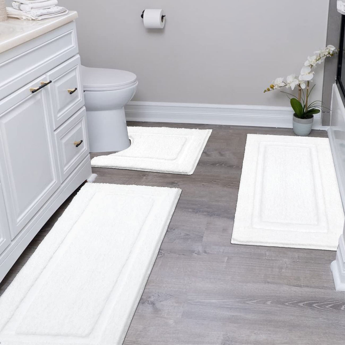 SHACOS white bathroom rug set 20x32, plush comfort underfoot after shower.