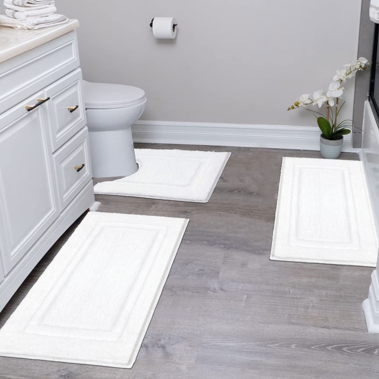 SHACOS white 3-piece bath rug set with plush texture and durable backing for safety.
