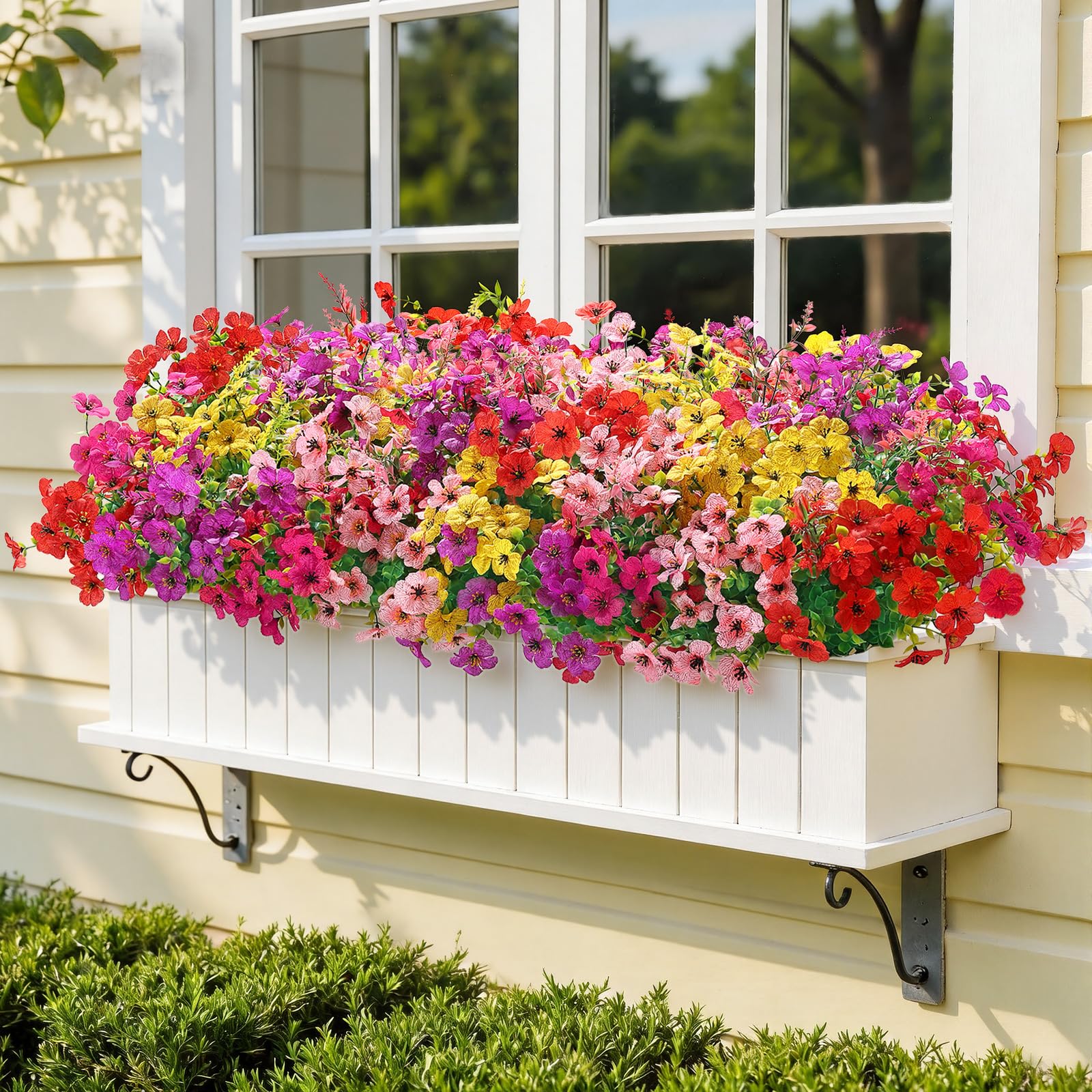 SHareconn low-maintenance arrangements save watering and pruning time.