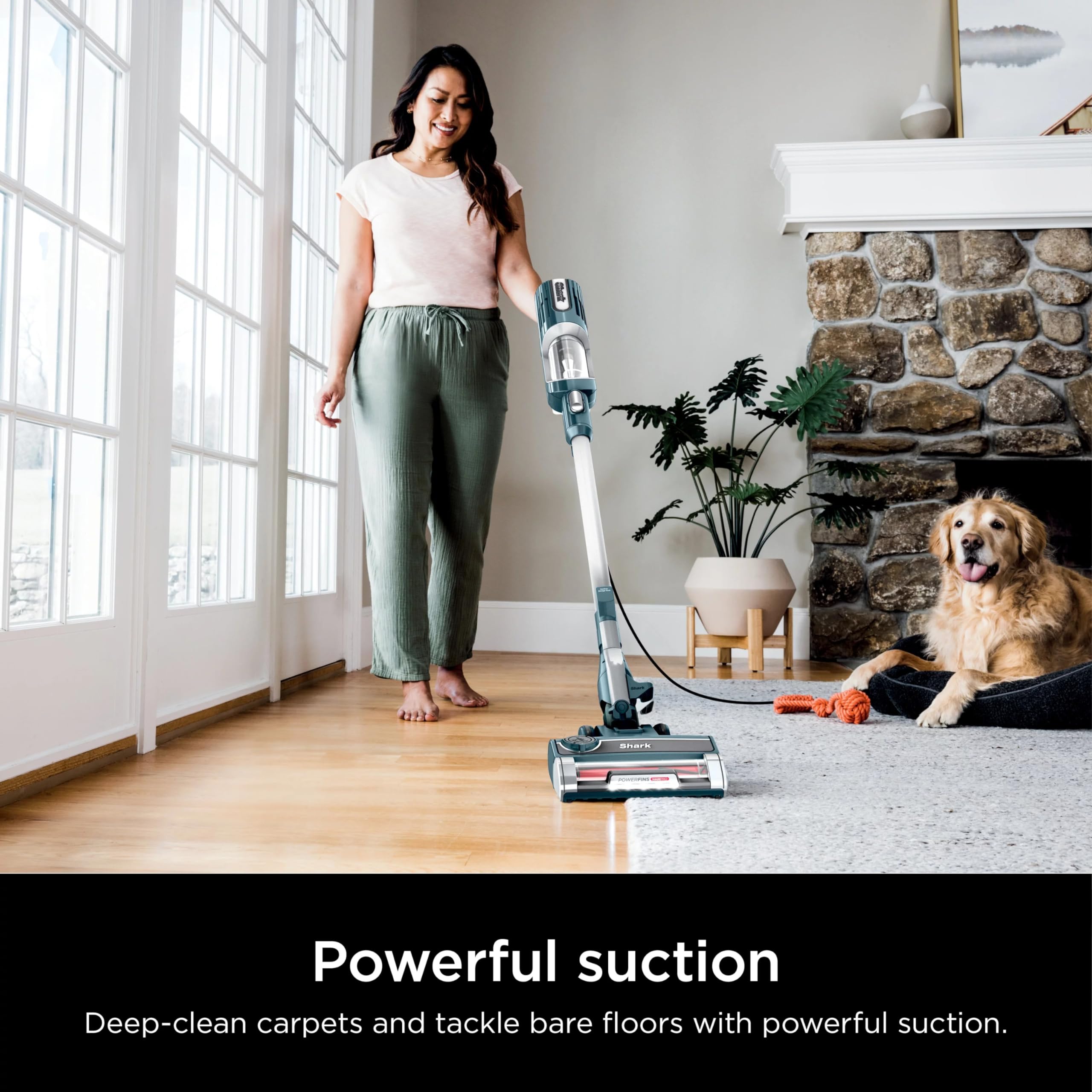 Shark HZ700 odor-neutralizer technology graphic highlights fresher-smelling homes after use.