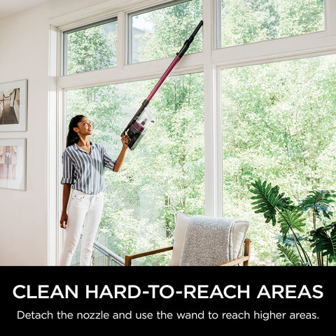 Shark PowerFins brushroll image showing deep carpet cleaning and floor engagement.