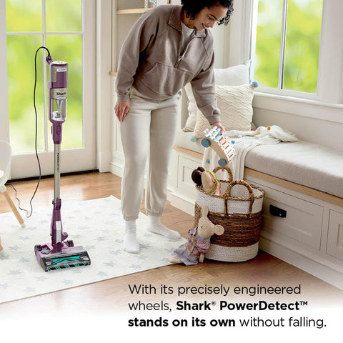 Shark PowerDETECT ultra-lightweight design emphasizing easy maneuverability.