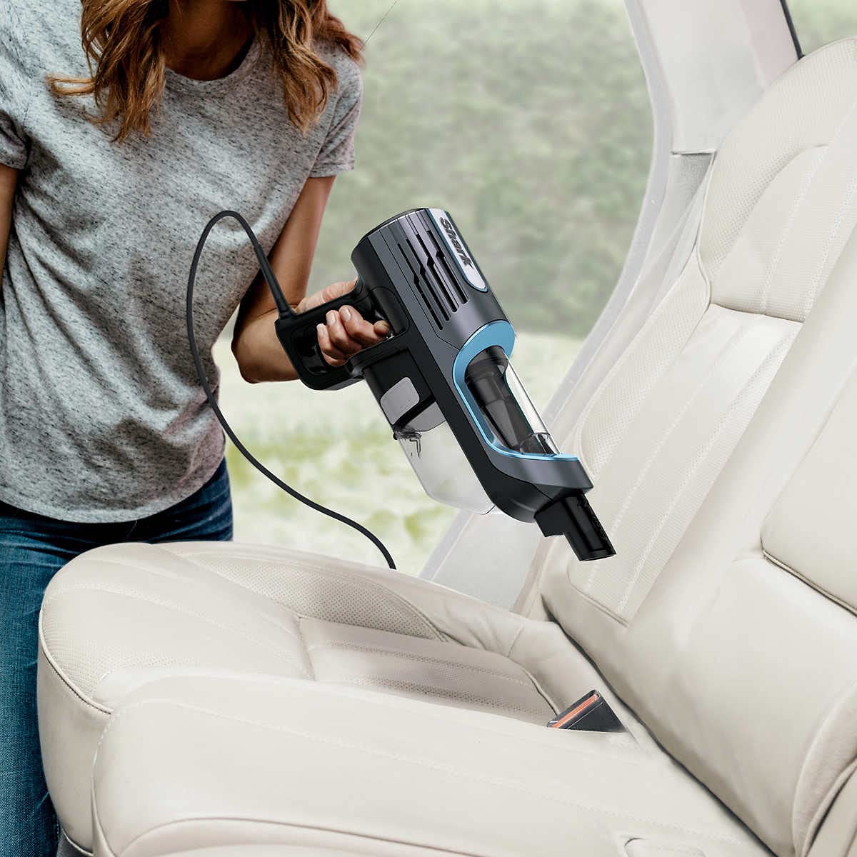 Shark UV580 self-cleaning brushroll reduces hair wrap during pet cleaning