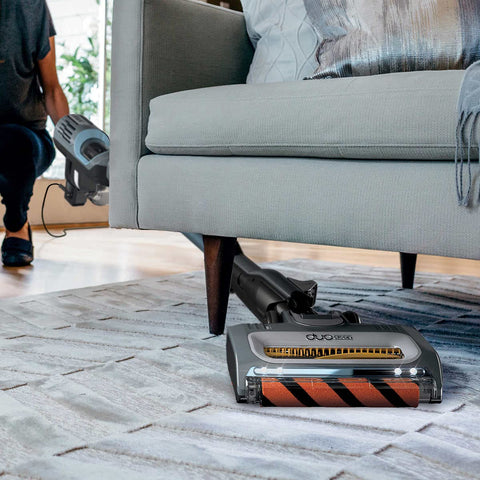 Shark UV580 swivel steering helps maneuver tight spaces easily