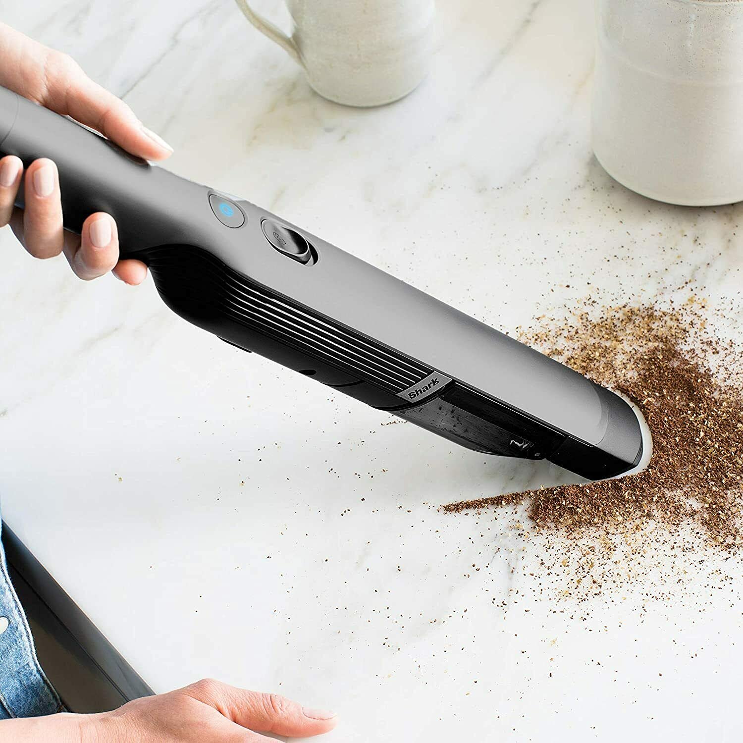 Shark WV201 Wandvac black color adds a sleek look to compact spaces.
