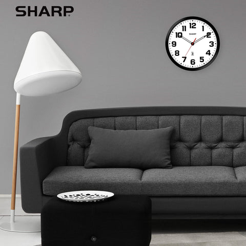 Sharp Atomic clock automatically adjusts for daylight saving time.