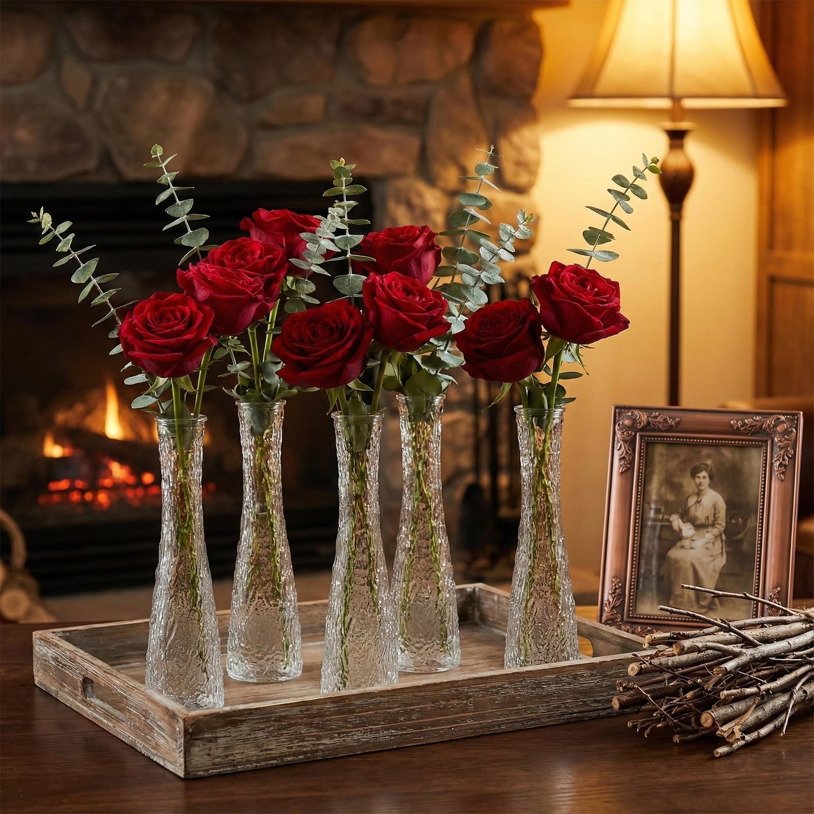 SHOHAYTO Dining table display using bud vases for elegant ambiance