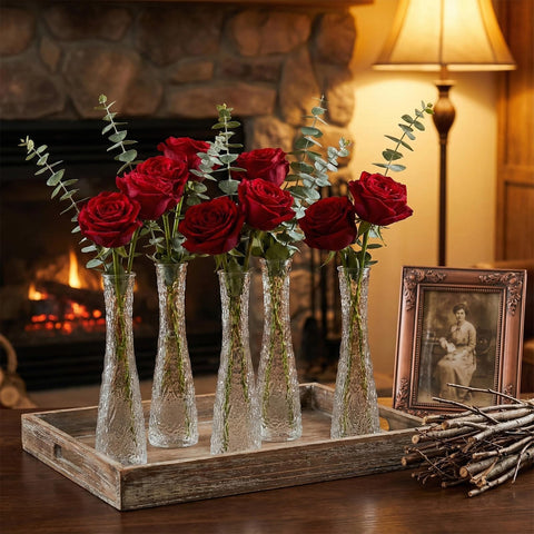 SHOHAYTO Dining table display using bud vases for elegant ambiance