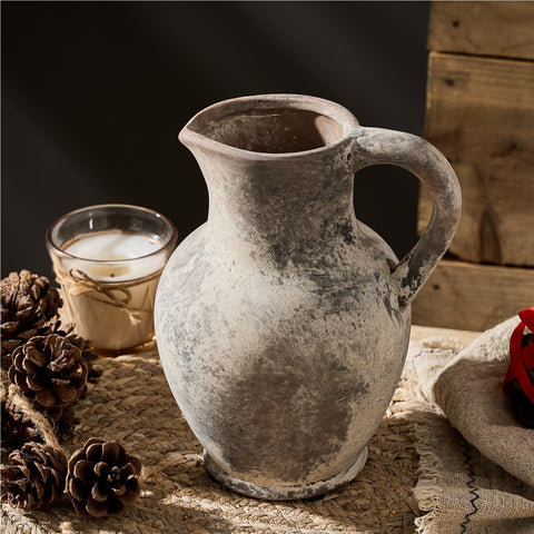 SIDUCAL centrepiece vase enhances table decoration with warm earthy tones.