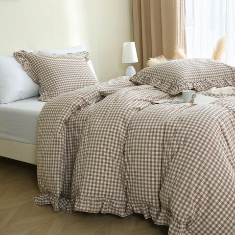 Silnuo duvet cover king with ruffle edge, close-up shows vintage charm.