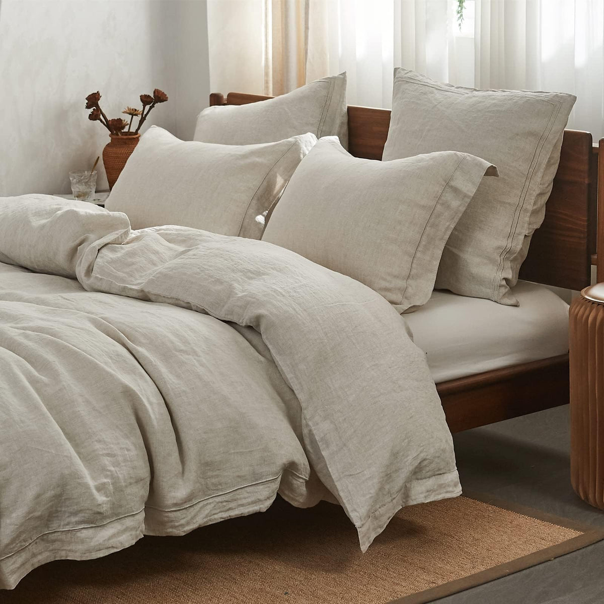 Simple&Opulence duvet cover embroidery close-up for an elegant bedroom accent.