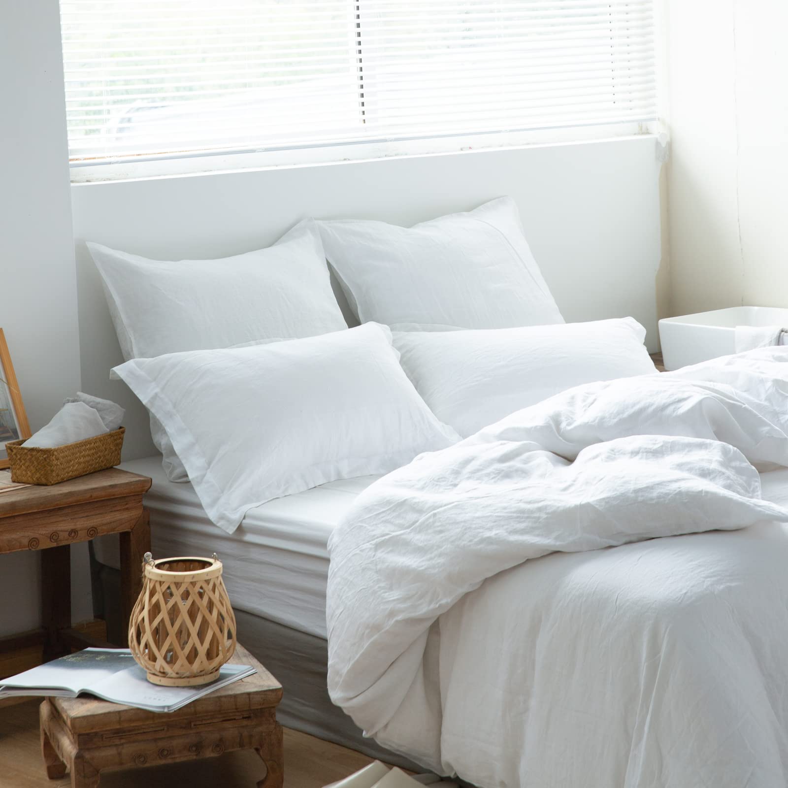 Simple&Opulence envelope closure detail keeps pillow insert clean and in place