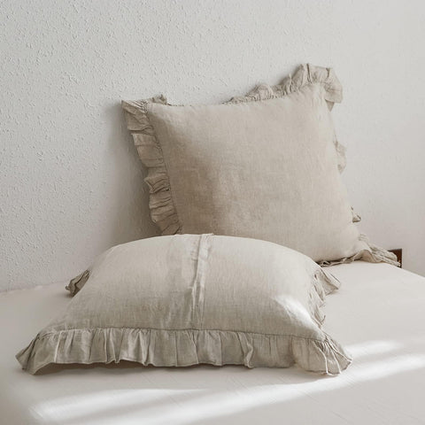 Simple&Opulence envelope closure keeps pillow secure without zippers or buttons