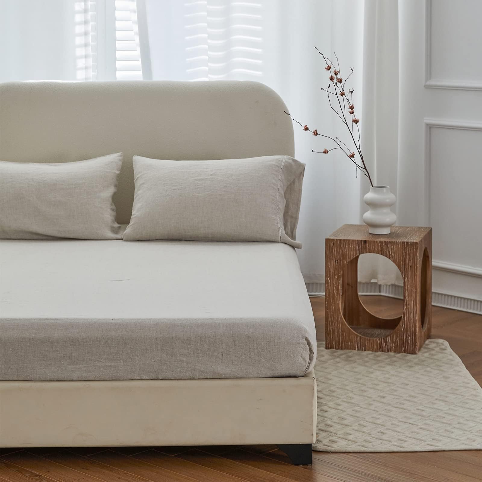Simple&Opulence linen sheet on bed emphasizes natural fiber breathability.