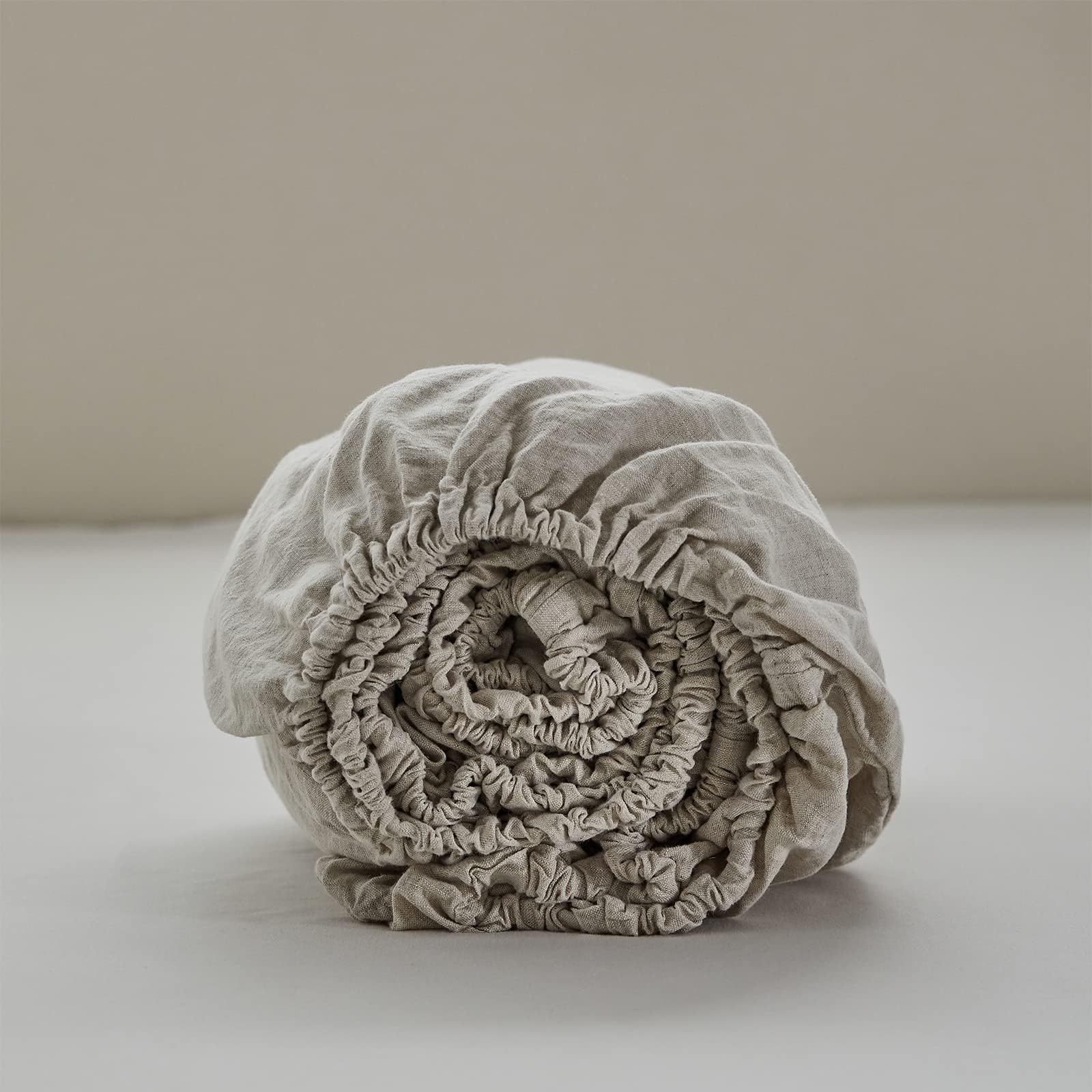 Simple&Opulence natural flax fiber enhances breathable, comfortable sleep.