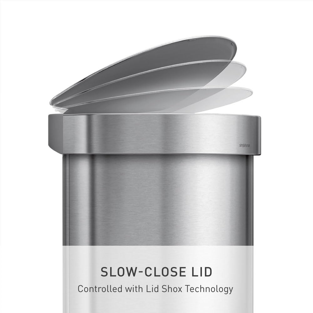 simplehuman lid shox close-up demonstrates silent, smooth lid operation.