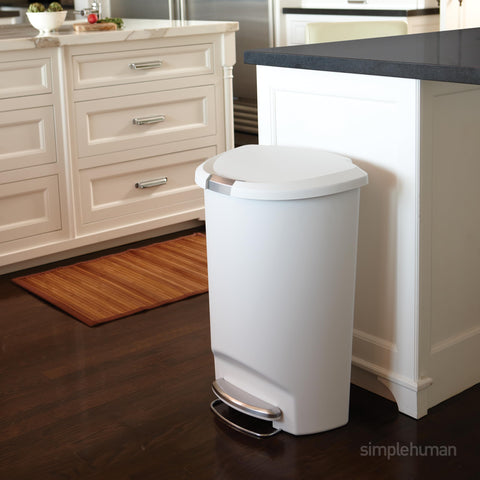 Simplehuman silent-close lid demonstrates smooth, quiet operation useful during late-night cleanup.