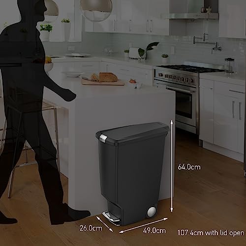 simplehuman stay-open lid keeps cleanup convenient during chores.
