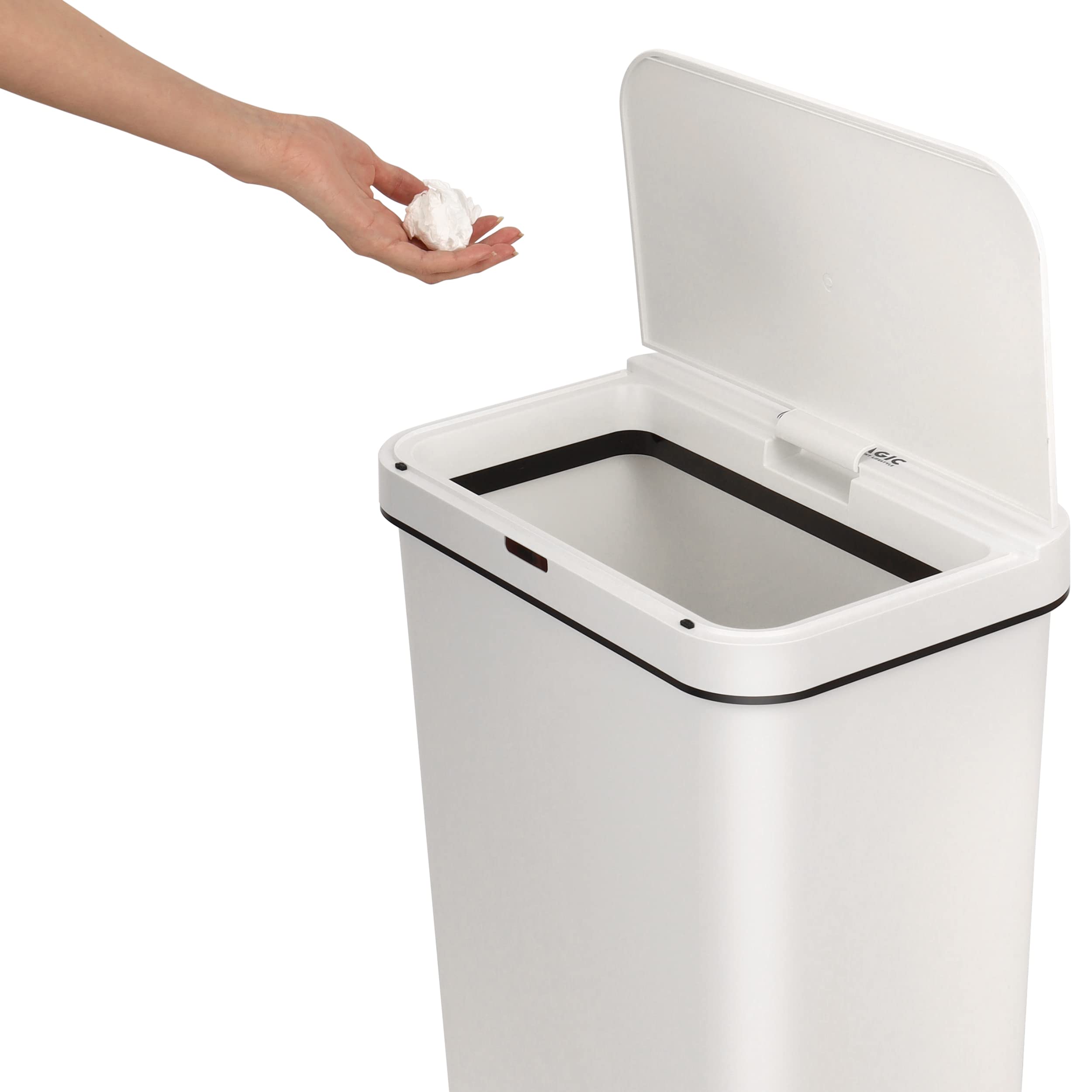 SIMPLI-MAGIC 79502 13-gallon rectangular design fits compact spaces.