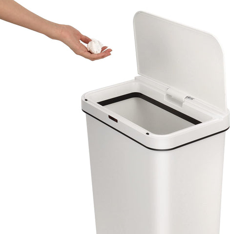 SIMPLI-MAGIC lid closes smoothly after disposal.