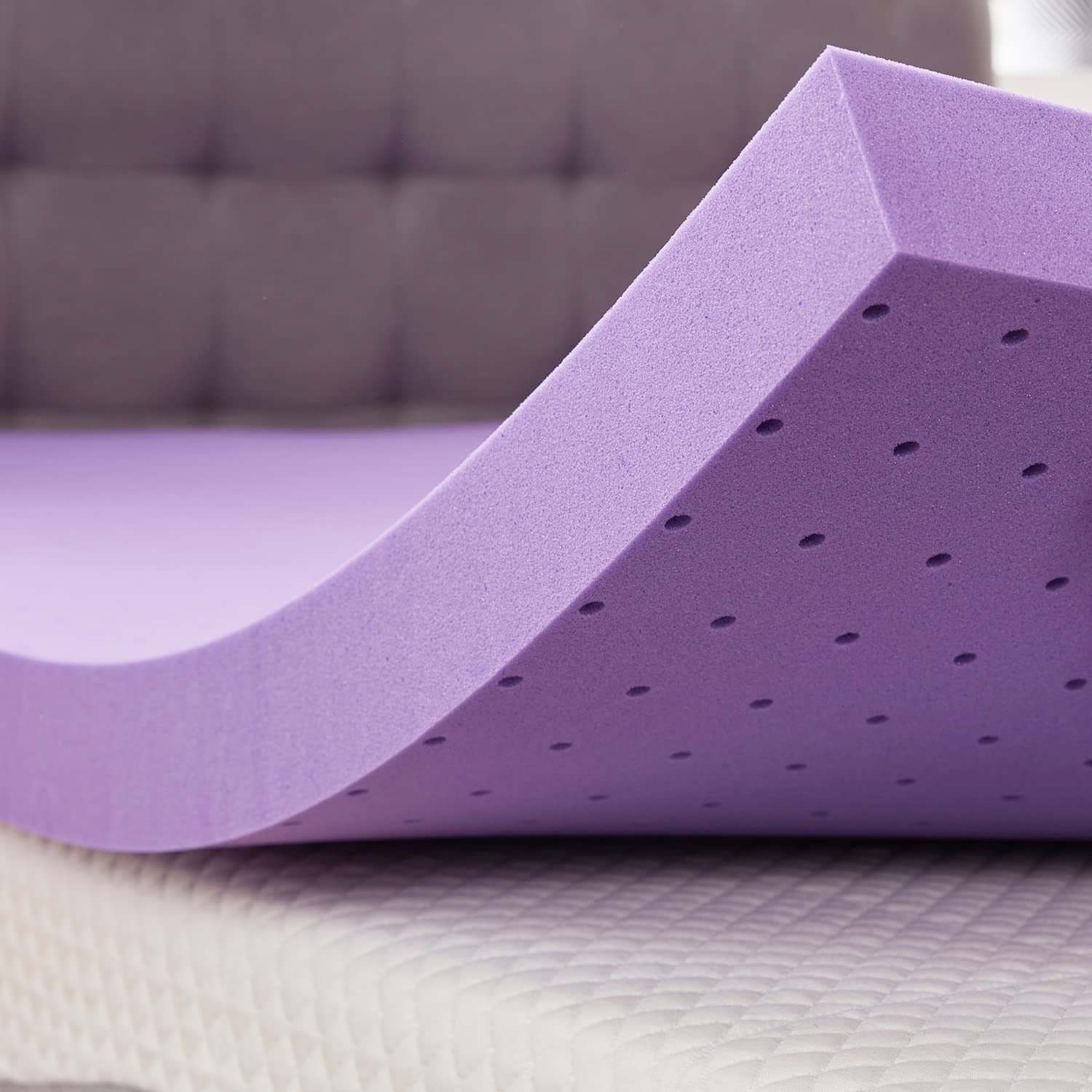 SINWEEK 3in gel memory foam topper on Twin XL bed for adaptive support.