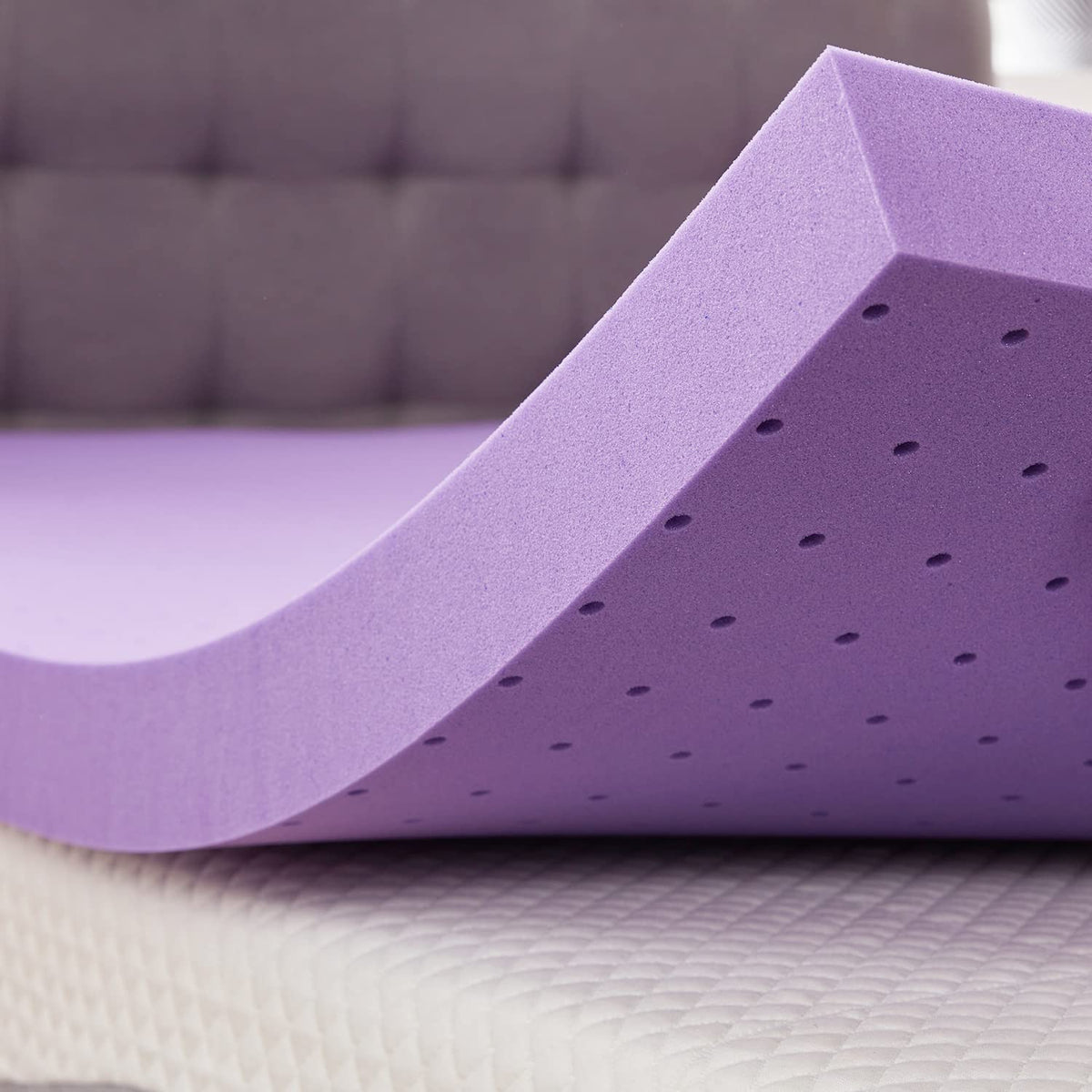 SINWEEK gel memory foam topper with ventilation for breathable sleep.