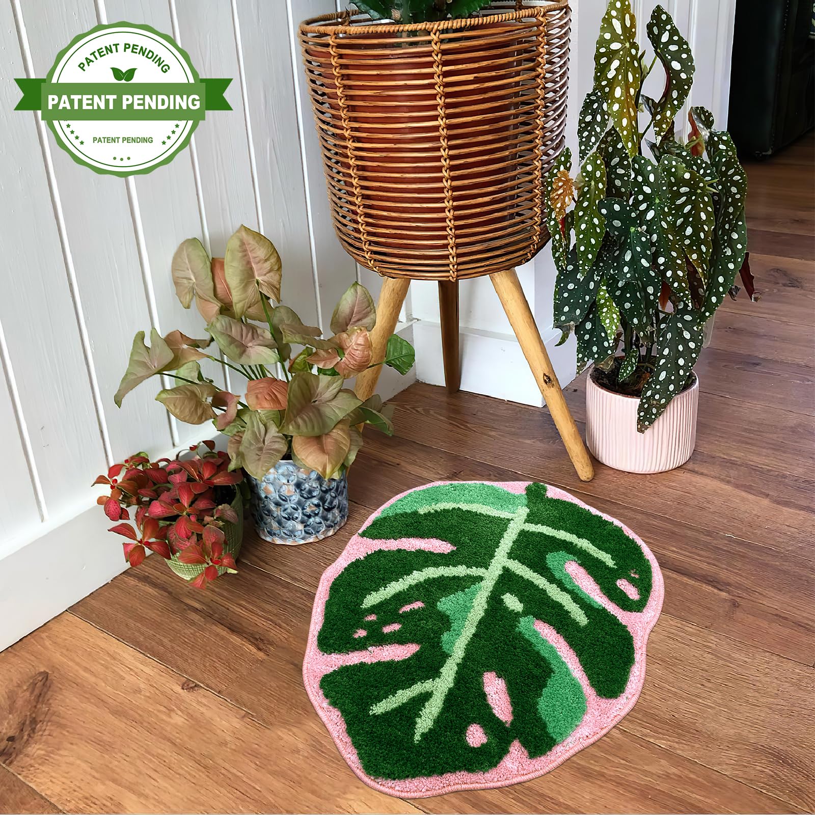 Sisher monstera rug features high-absorbency pile for quick water pickup.