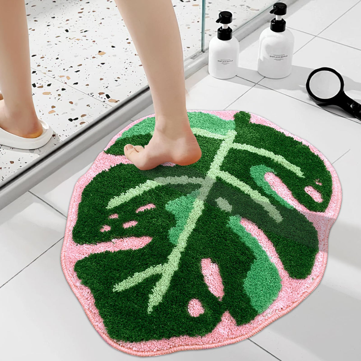 Sisher Monstera leaf bath mat with palm shape and plush pile for cozy feet.