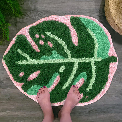 Sisher leaf rug non-slip backing keeps mat in place on wet floors.