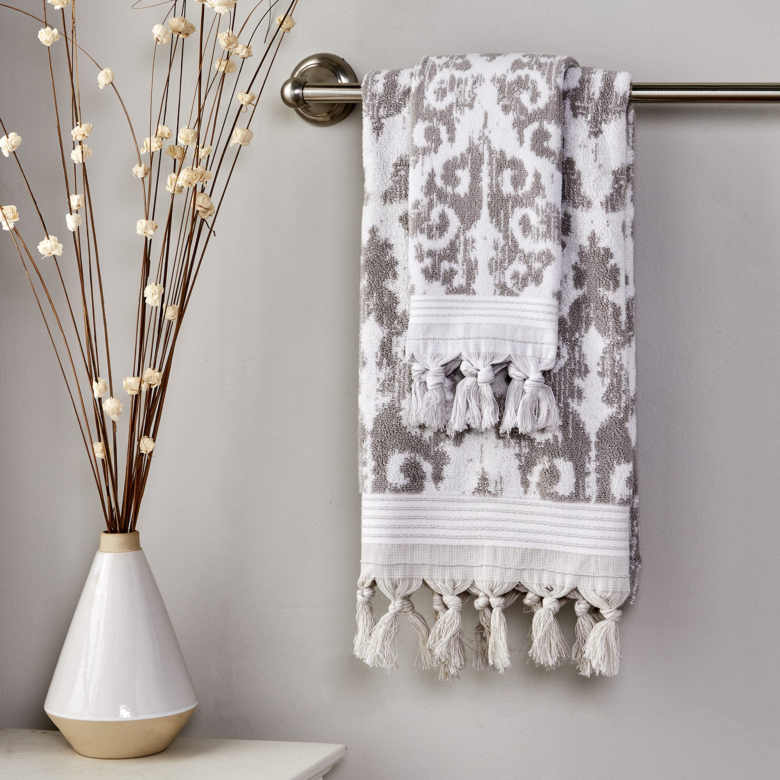 SKL Home Mirage Fringe towel demonstrates quick absorbency for daily use