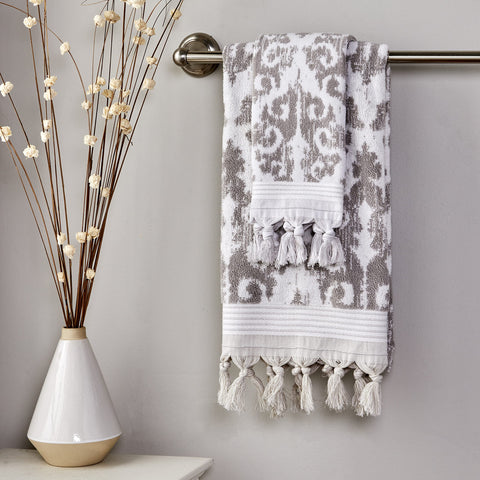 SKL Home Mirage Fringe towel demonstrates quick absorbency for daily use