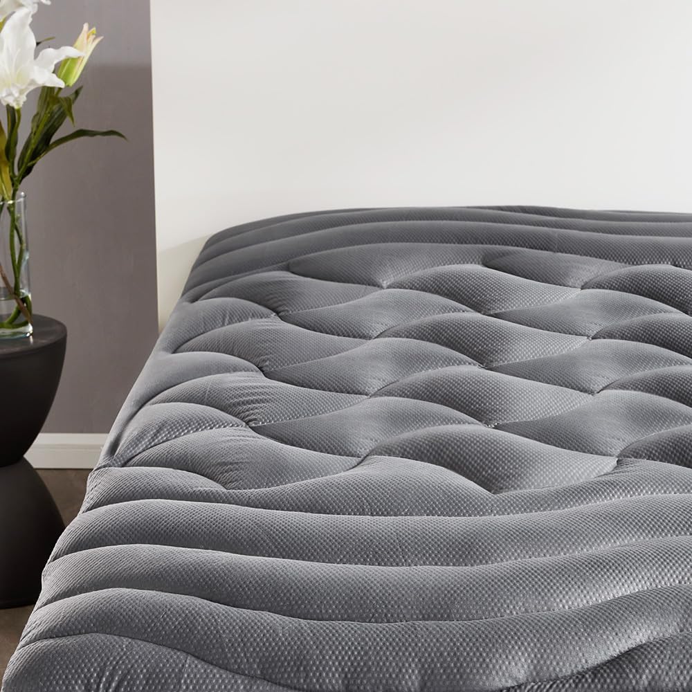 Sleep Zone King Topper cooling surface supports balanced temperature for restful nights.