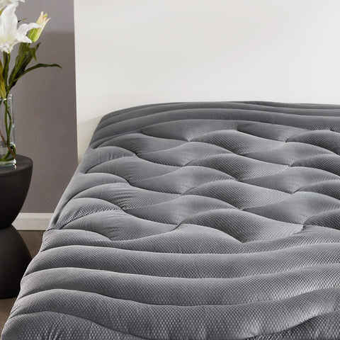 Sleep Zone King Topper cooling surface supports balanced temperature for restful nights.