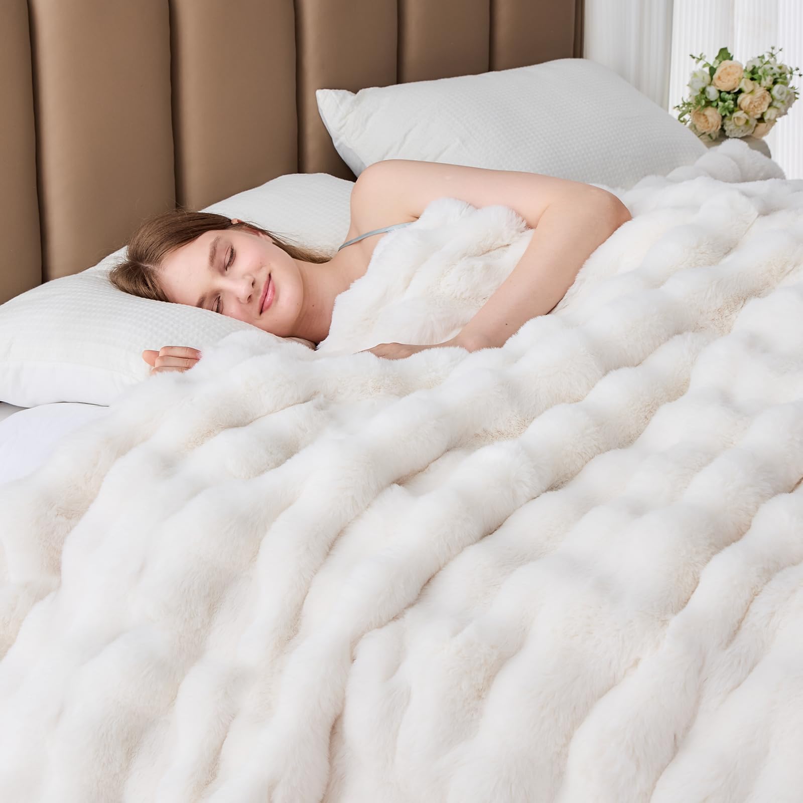 SLIVERY&CHAVALIER 250GSM micromink interior for warmth and comfort