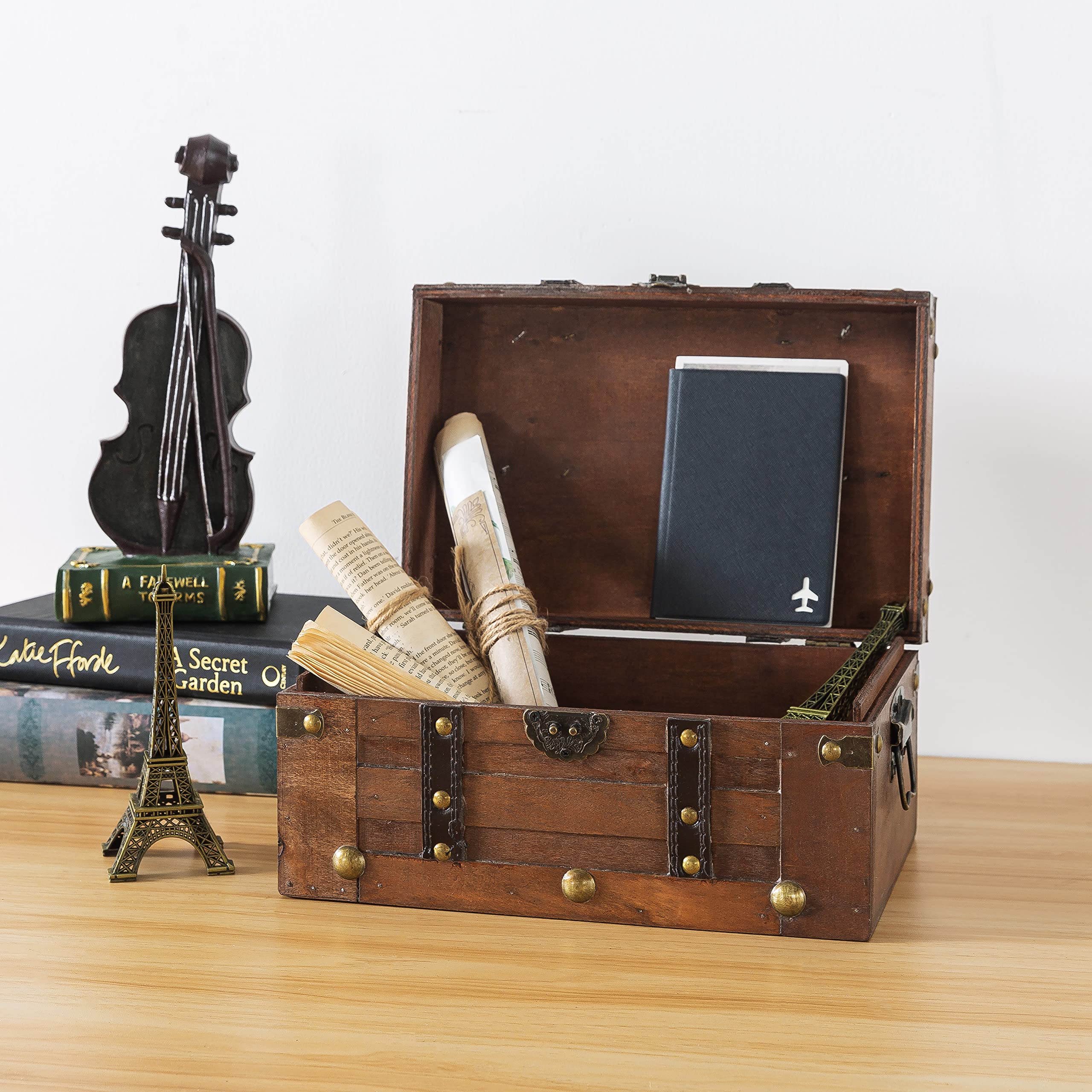 SLPR Alexander keepsake box for storing photos, cards, and small mementos