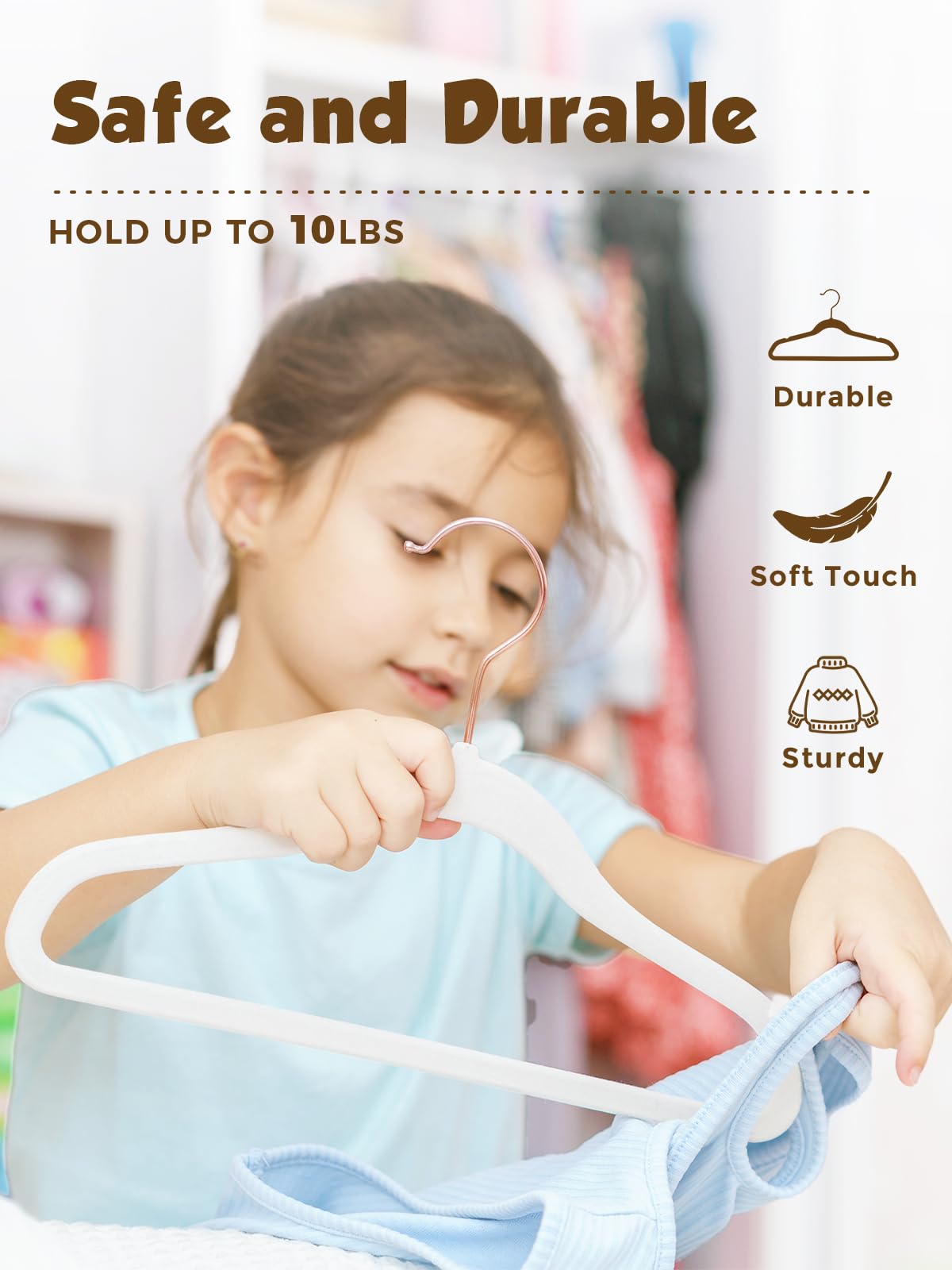 Smartor Kids hanger with non-slip shoulders keeps outfits securely in place.