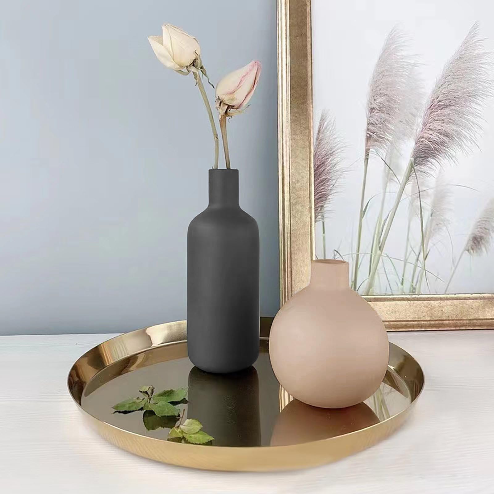 Smiletag three-piece vase trio supports stylish shelves