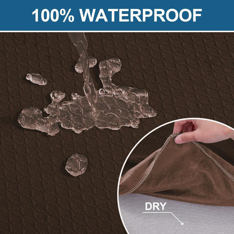 Smiry elastic edge keeps the slipcover securely in place during meals.